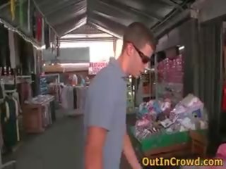 Giovane gay pubblico omosessuale scopata su il flea mercato 1 da outincrowd