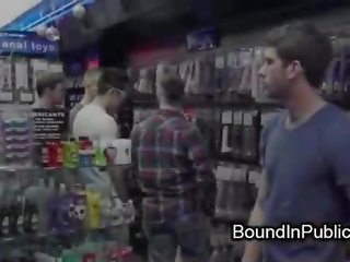 حبل عبودية مثلي الجنس وجه مارس الجنس في متجر